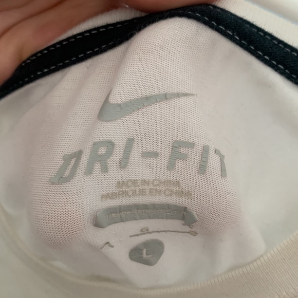 LeBron James Nike Dri-Fit Shirt - Picture 2 of 3